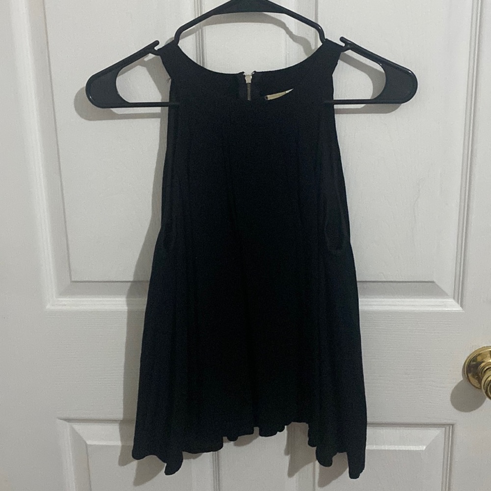 Black shirt, tie neck sleeveless, long in the bottom.